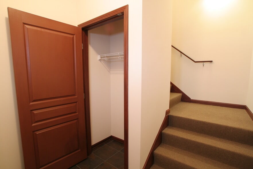 Building Photo - 306 Beeline Rd