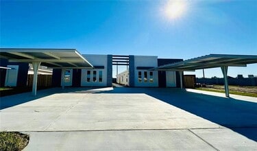 Building Photo - 14 E Walnut Ave