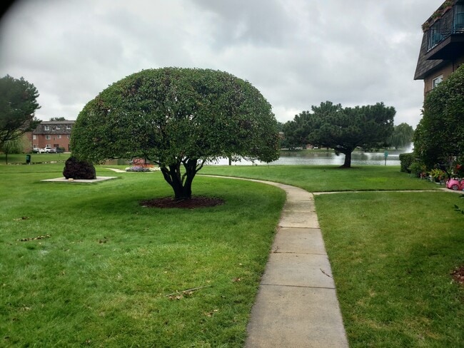 Building Photo - 9385 Bay Colony Dr
