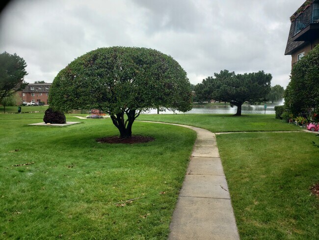 Building Photo - 9397 Bay Colony Dr