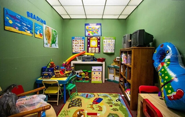 Building Photo - Centrally Located 3 bedroom 2.5 bath Townhome.