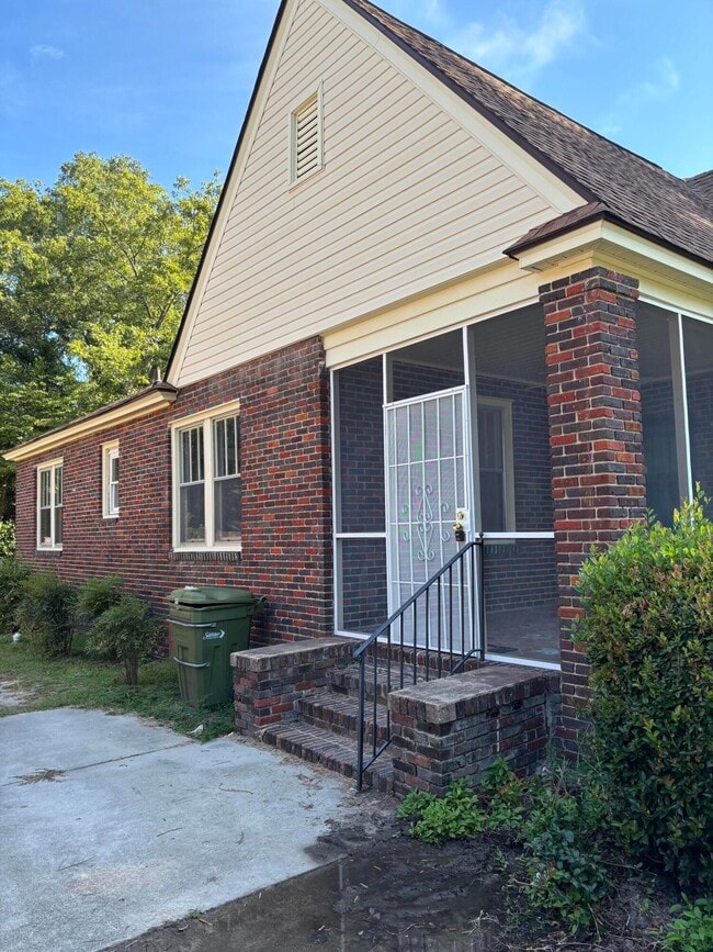 Building Photo - 41 W Charlotte Ave