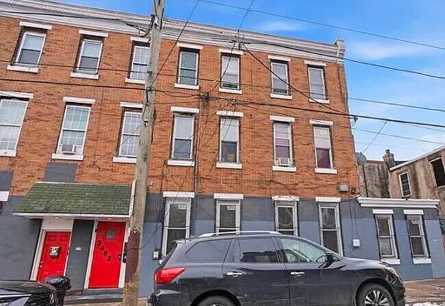 Building Photo - 3462 N Front St