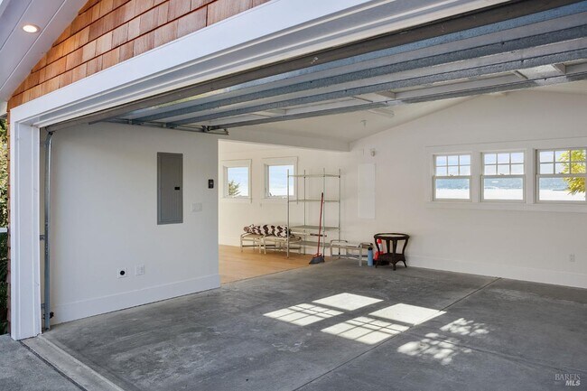 Building Photo - 386 Greenwood Beach Rd