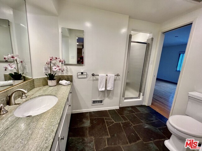 Building Photo - 1008 Westholme Ave