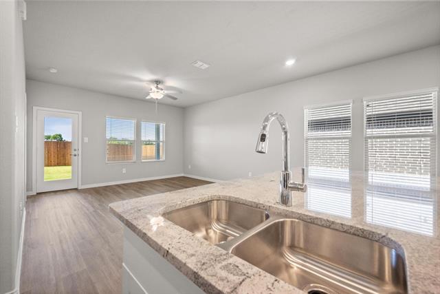 Building Photo - 107 Greenbriar Dr