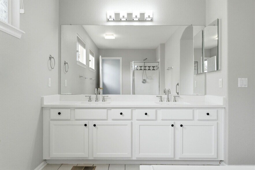 Building Photo - 10445 Cheetah Winds