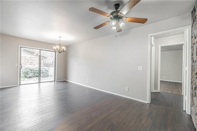 Building Photo - 601 N Valley W Dr