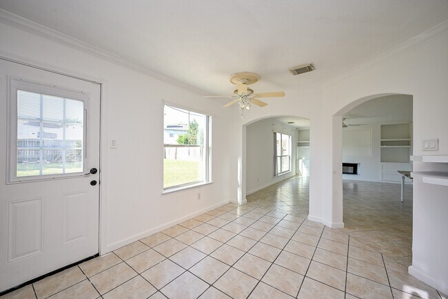 Building Photo - 18135 Brightwood Park Ln