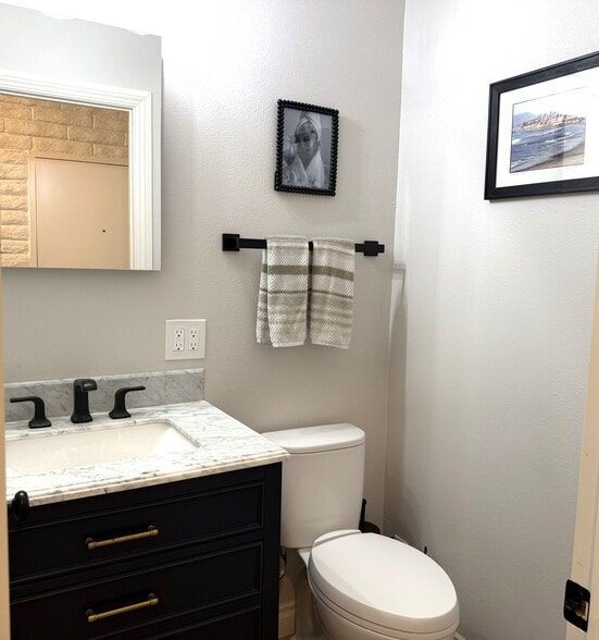 Guest bath - 4659 Park Dr