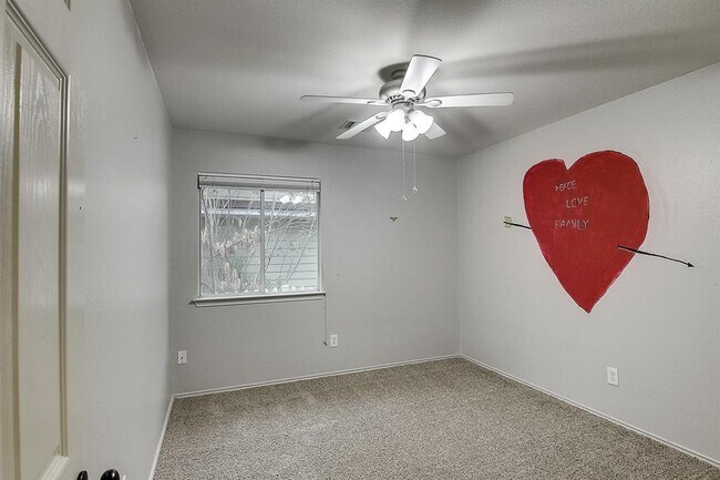 Building Photo - 4811 Mather