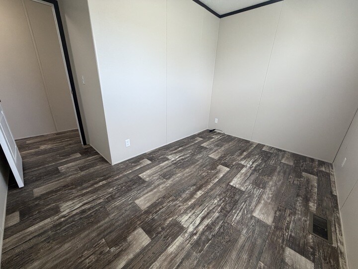 Building Photo - 38019 Leverette Ave