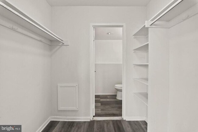 Building Photo - 6631 Wakefield Dr