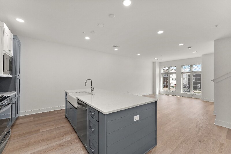 Building Photo - 119 Founders St