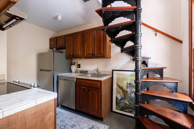Building Photo - 1018 Bienville St