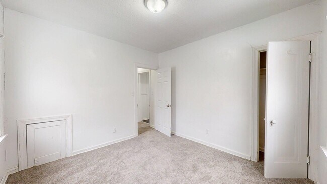 Building Photo - 3863 E 154th St