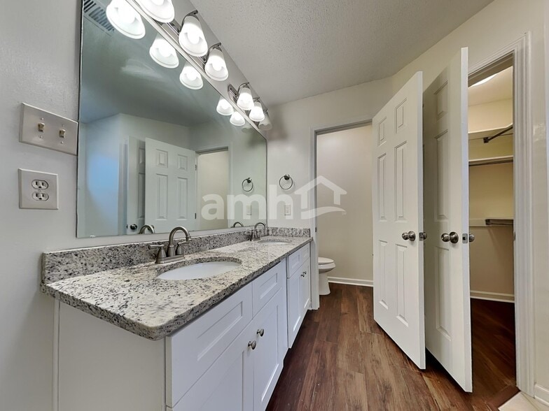 Building Photo - 3433 Sundial Dr