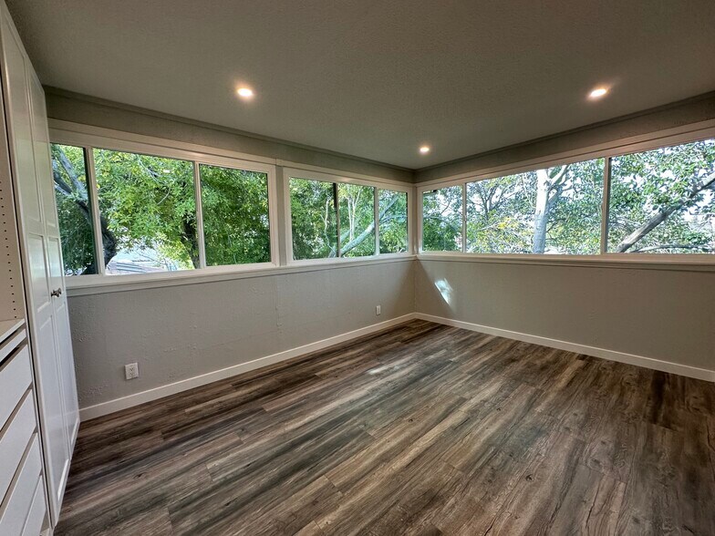 Building Photo - 1035 Delna Manor Ln