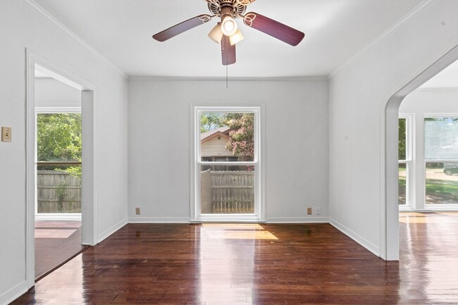 Building Photo - Historic Charm in Hillsboro!