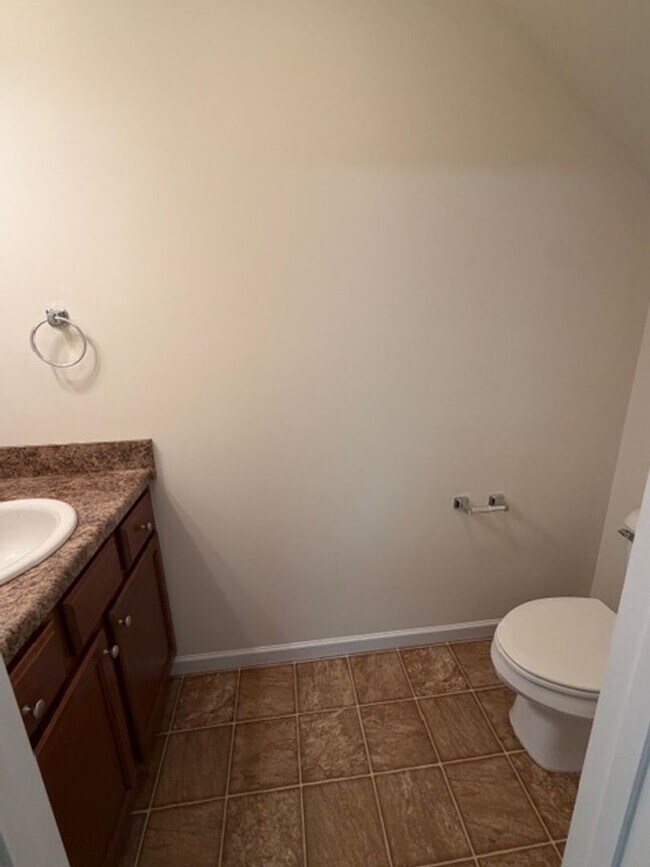 Building Photo - **MOVE IN SPECIAL, FREE FIRST MONTHS RENT ** 2Bedroom, 1.5 Bath Townhouse