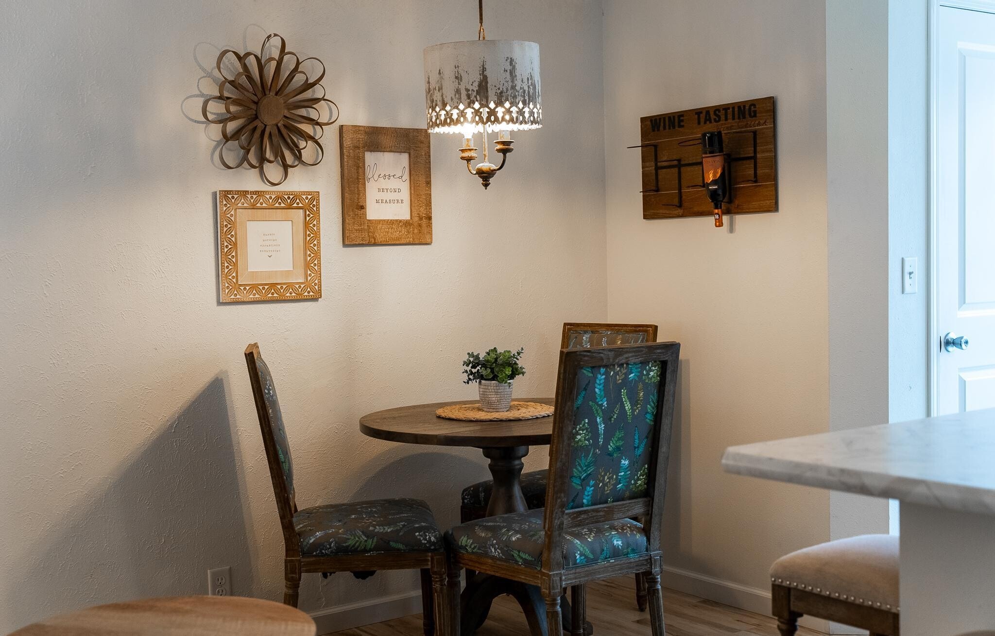 Building Photo - 1304 E Sylvan Cir