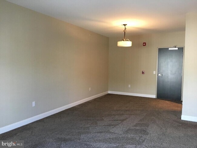 Primary Photo - 9 N 7th St