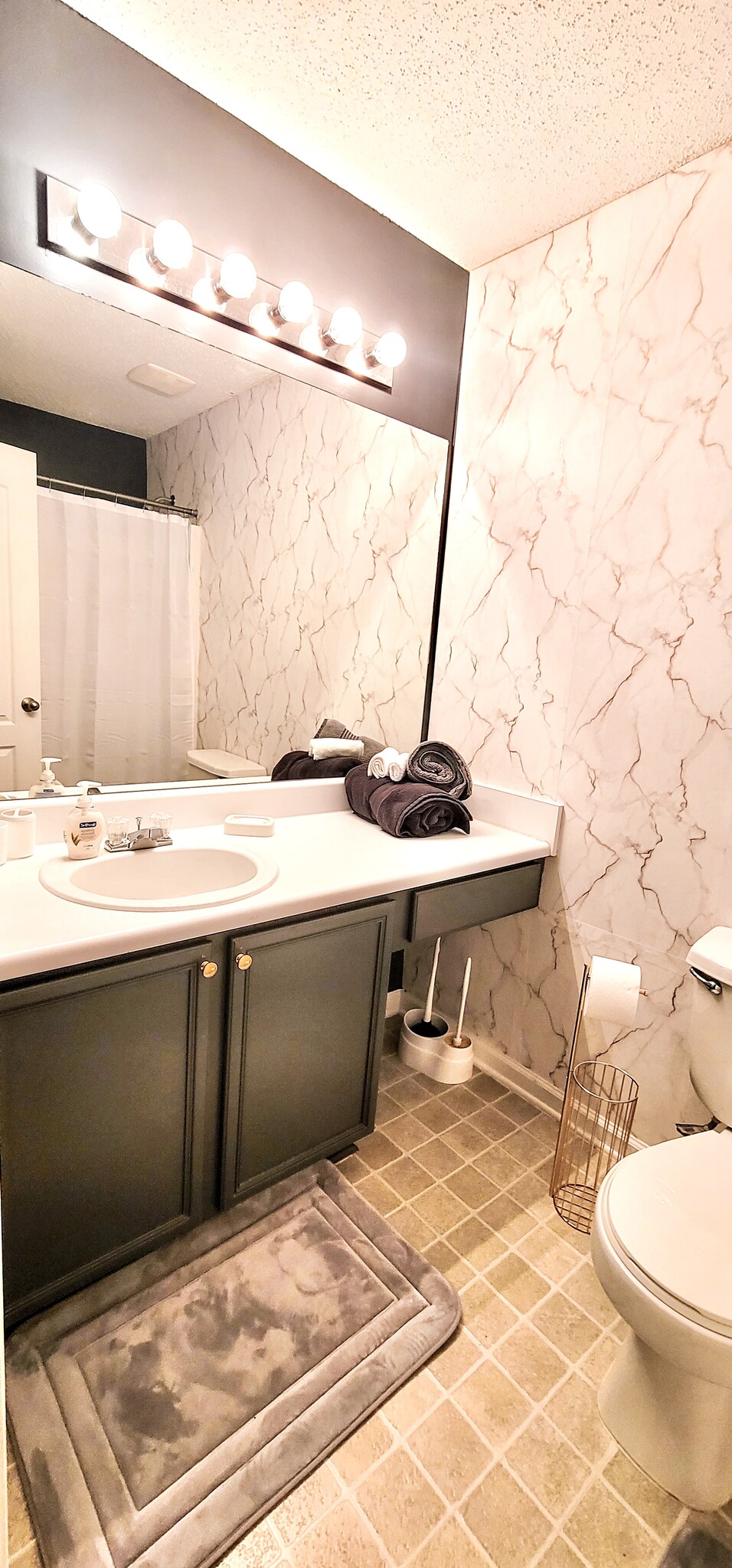 Guest Bathroom - 1931 Bayrose Cir