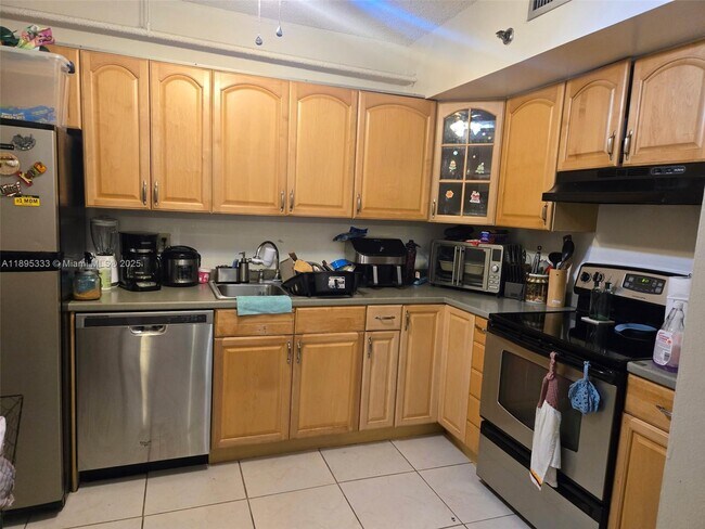 Primary Photo - 901 Hillcrest Dr