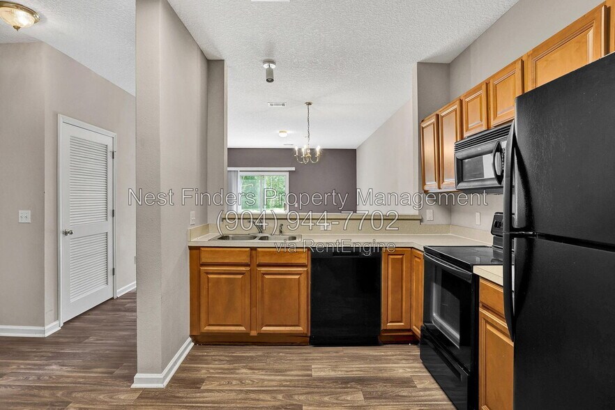 Building Photo - 518 Scrub Jay Dr