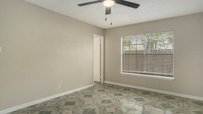 Building Photo - 2541 Galemeadow Dr