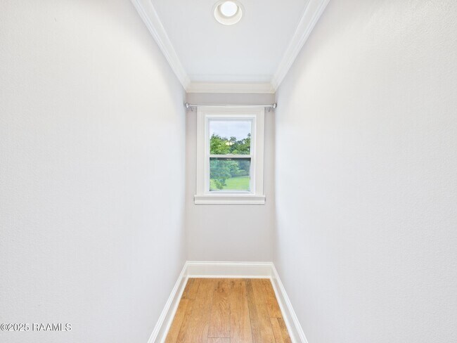 Building Photo - 523 Esplanade Dr