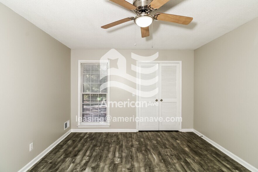 Building Photo - 14 Greys Ct