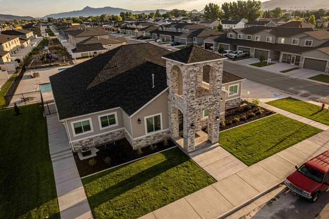 Building Photo - Luxury Tremonton Town-Home for For Rent