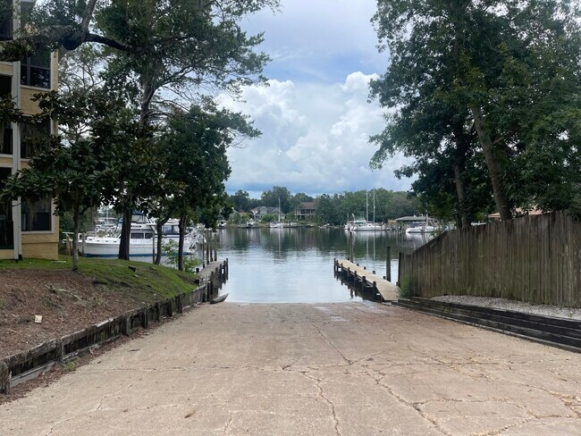 Building Photo - 300 Yacht Club Dr