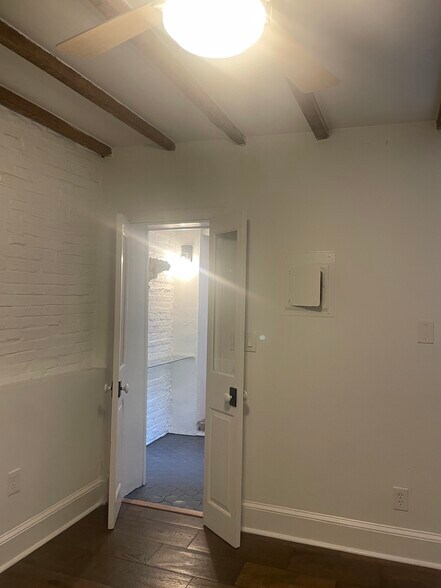 Building Photo - 704 S Bethel St