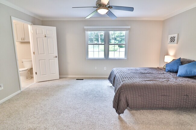 Building Photo - 9633 Cinnamon Creek Dr