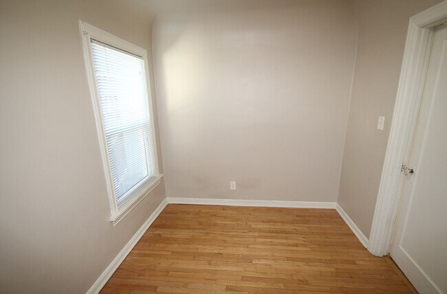 Building Photo - 7326 Triplex