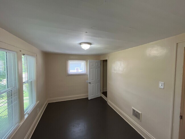 Building Photo - 357-359 Midland Ave