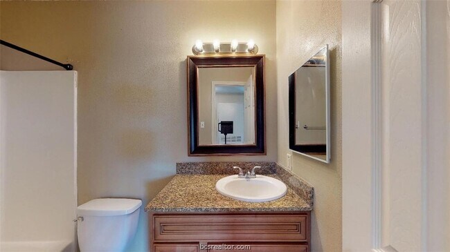 Building Photo - 904 University Oaks Blvd