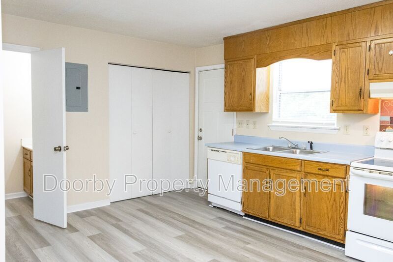 Building Photo - 7808 Holiday Hills Cir