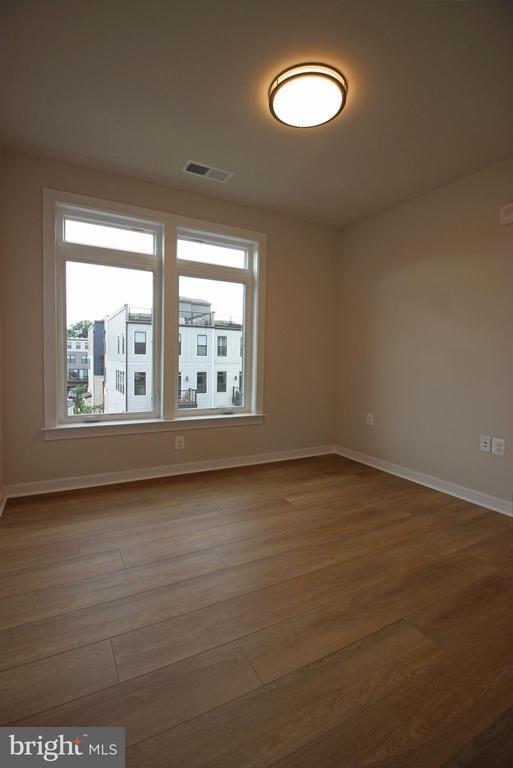 Building Photo - 1669 Bandit Loop