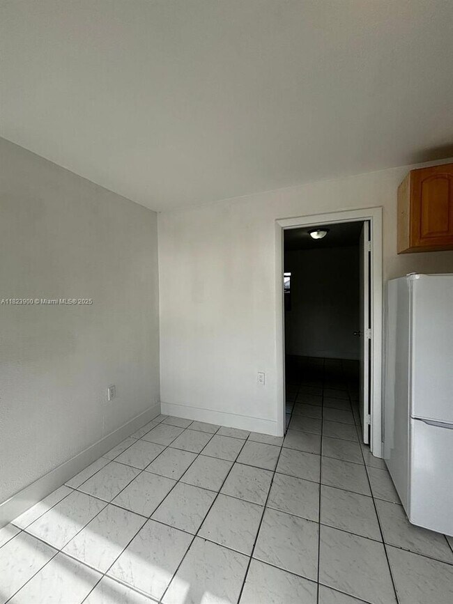 Building Photo - 1660 SW 24th Ave
