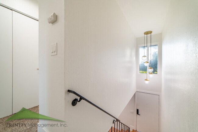 Building Photo - 2479 Caminito Ocean Cove