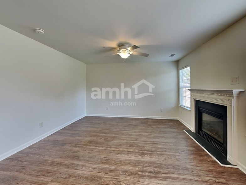 Building Photo - 1749 E Ridge Heights Dr