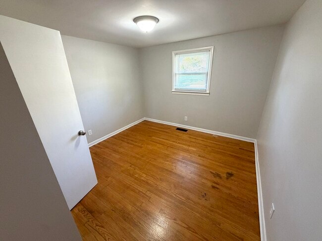 Building Photo - 207 Beecher St