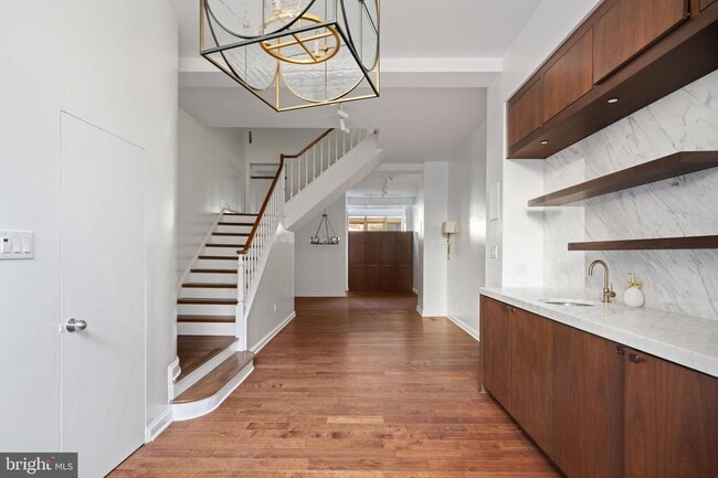 Building Photo - 317 S 18th St