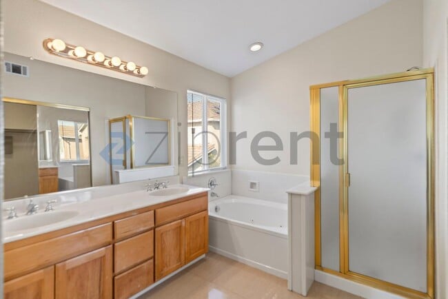 Building Photo - 709 Buriat St