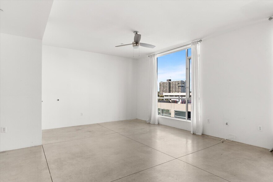 Building Photo - 285 W 6th St