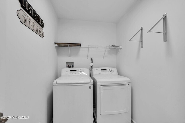 Building Photo - 40 Thistledown St