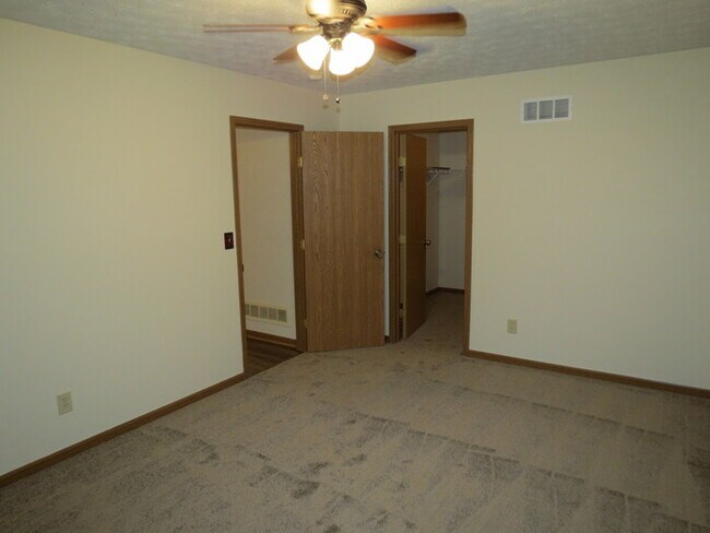 Building Photo - 4284 Nipigon Dr